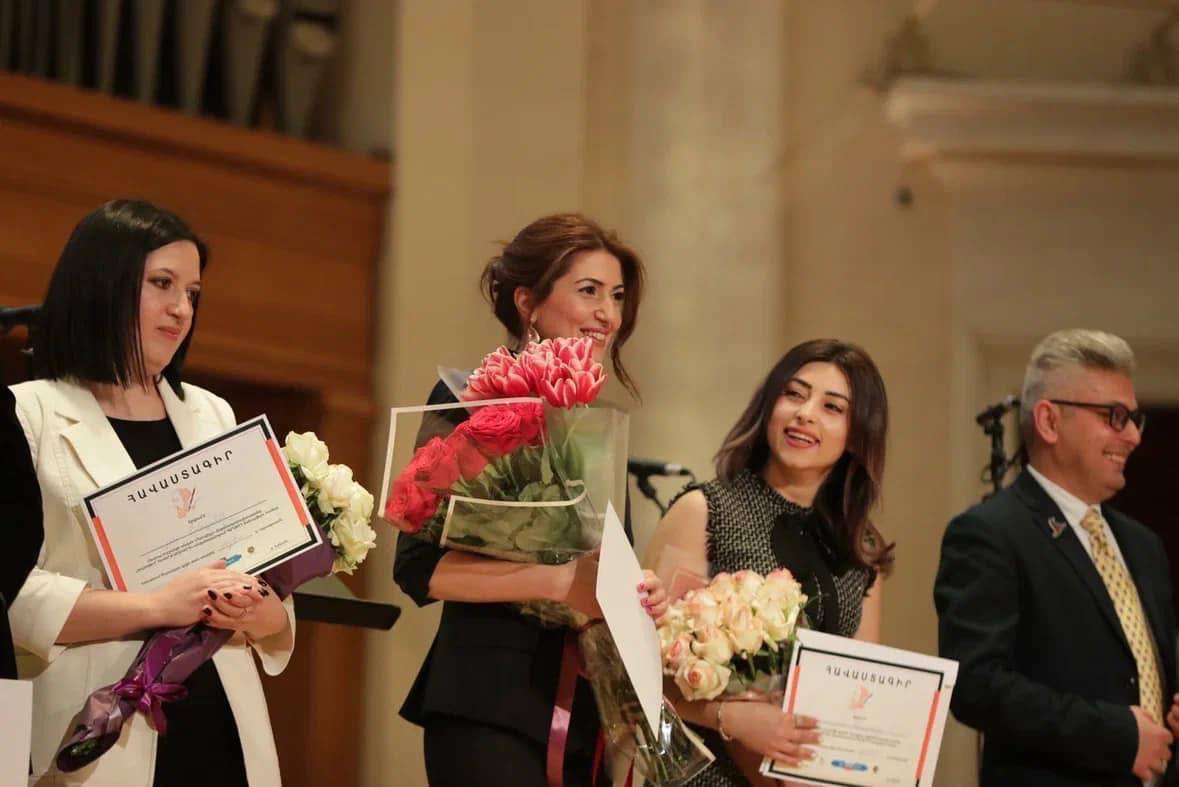 Mashtots_award_ceremony_teacher